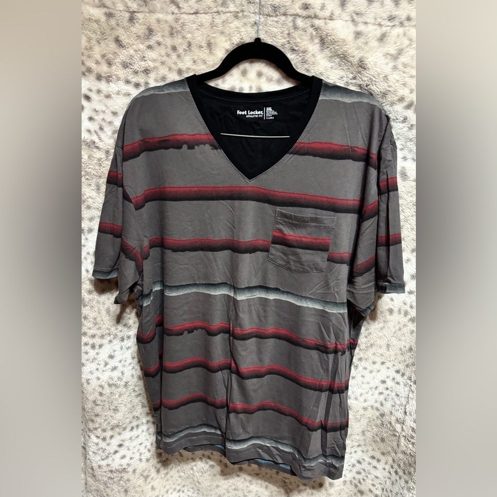 MENS FOOTLOCKER VNECK